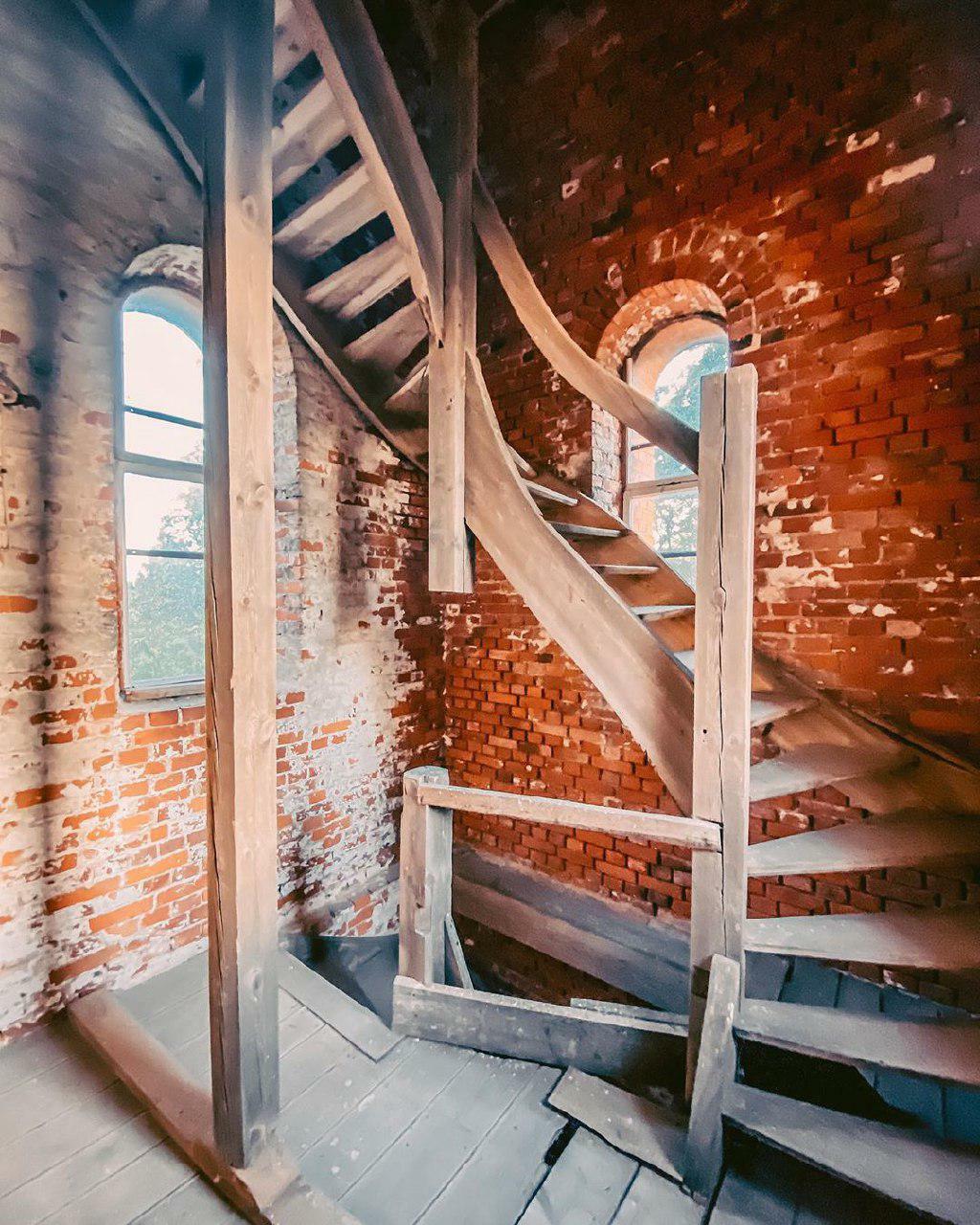 Кирха Пелленингкена, лестница внутри башни