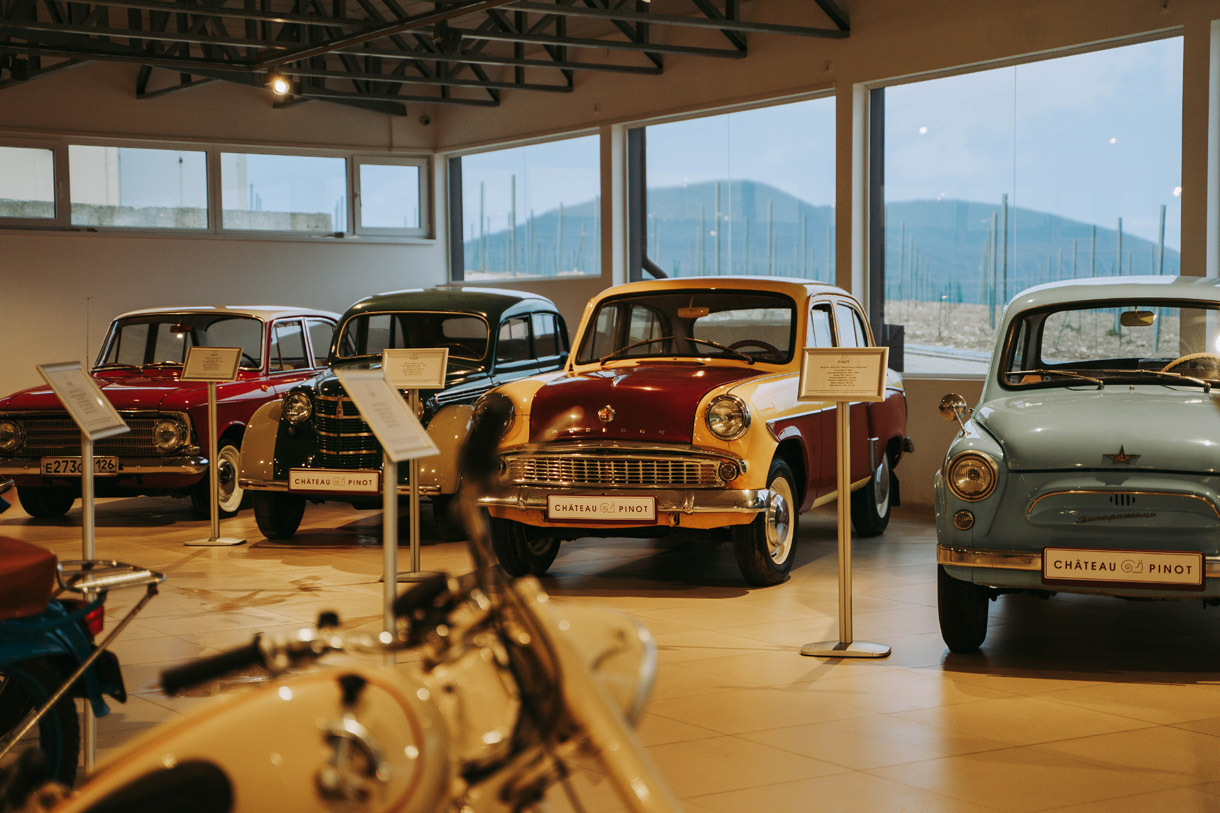 Музей ретро-автомобилей в винодельне«Шато Пино»