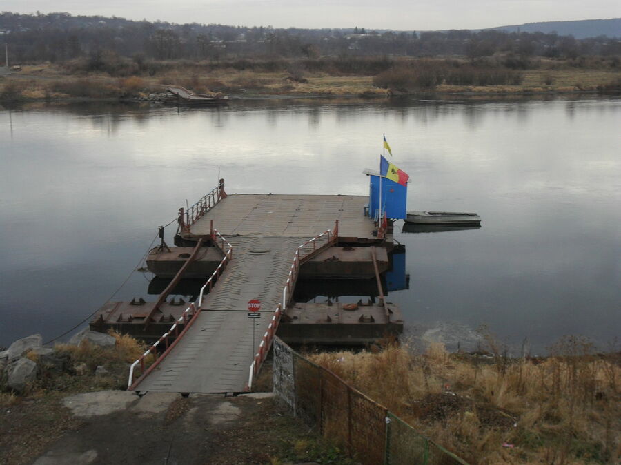 Паром на границе Молдовы и Украины