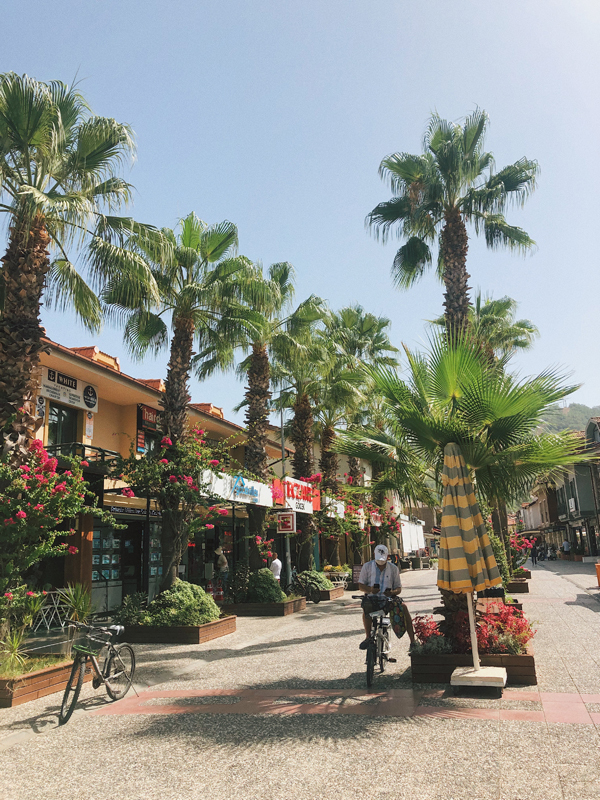 Улица в городе Гечек, Турция