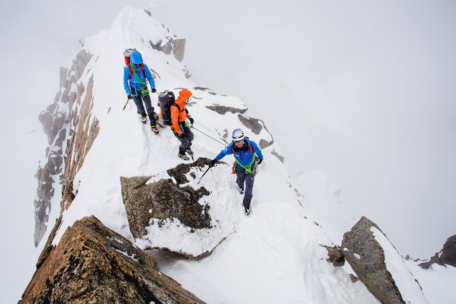 IFMGA альпинисты на перевале