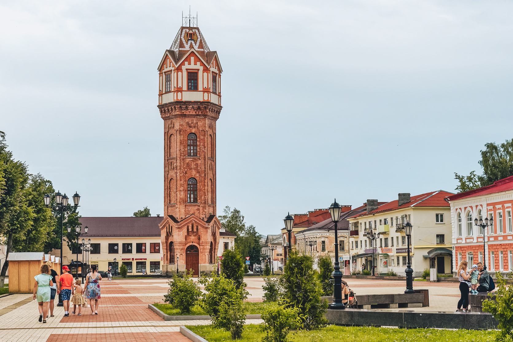 Водонапорная башня на Соборной площади в городе Старая Русса
