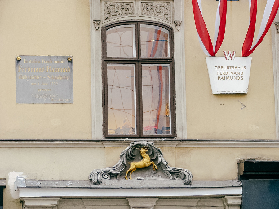 Дом  «У золотого оленя», где родился культовый австрийский драматург Фердинанд Раймунд